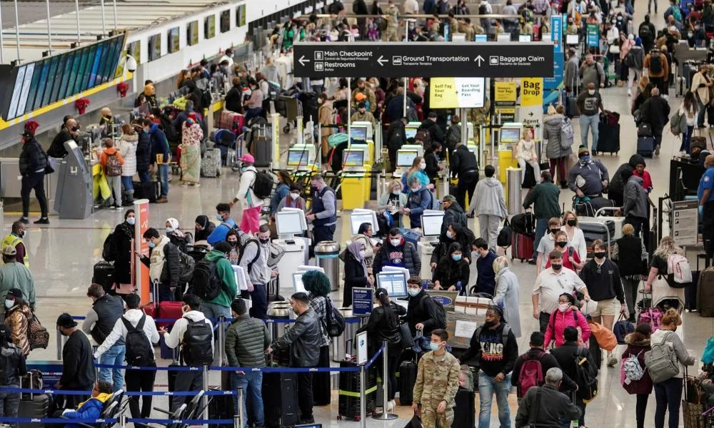 ΗΠΑ: Μετάλλαξη Όμικρον και θύελλα Φρίντα ακυρώνουν πτήσεις κατα χιλιάδες